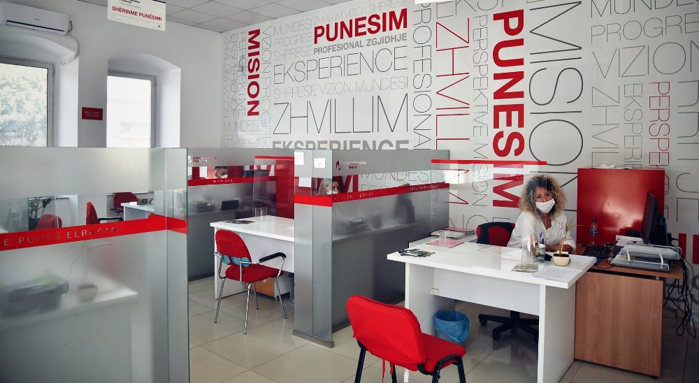 Gjetja e punonjesve, vetem 15 per qind e bizneseve zgjedhin zyrat e shtetit